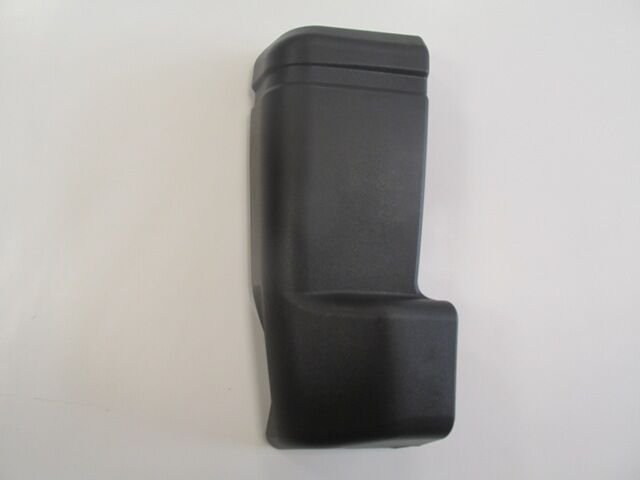 MITSUBISHI L300- MİNİBÜS- 88/09; ARKA TAMPON UCU SOL (PLASTİK) (REFLEKTÖR DELİKSİZ) (EURO BODY) MB701737