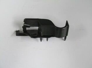AUDI A4- 13/15; ÖN TAMPON BRAKETİ İÇ SAĞ (YAN KULAĞA TAKILAN) (PLASTİK) (TW) 8K0807284H
