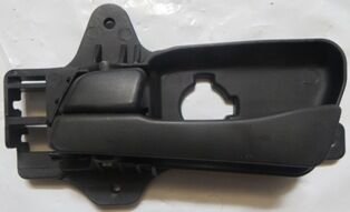 HYUNDAI I30- 07/12; ÖN KAPI İÇ AÇMA KOLU SOL SİYAH (TW) 82610-2L000-XP