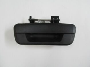 ISUZU D MAX- PICK UP- 07/12; BAGAJ KAPAĞI ORTA AÇMA KOLU SİYAH (KİLİT DELİKSİZ) (BFN) 8-97235385-2