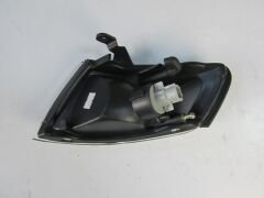 MAZDA 626- SD/HB- 98/00; ÖN SİNYAL SAĞ (SİYAH ÇERÇEVELİ) (CASP) GE4T-51-060C