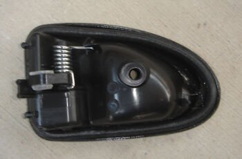 RENAULT MASTER- 1- 97/03; ÖN KAPI İÇ AÇMA KOLU SAĞ SİYAH (PÜTÜRLÜ) (PLEKSAN) 7700353282