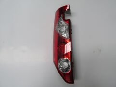 RENAULT KANGOO- 3- 08/13; STOP LAMBASI SOL KIRMIZI/BEYAZ (YANA AÇILAN TİP) 2KAPI (MARS) 8200419949