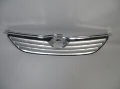 TOYOTA COROLLA- ZZE121- 05/06; ÖN PANJUR NİKELAJ ÇERÇEVELİ/İÇ PETEKLERİ GÜMÜŞ GRİ DÜZ ÇİZGİLİ TİP 53111-1A500
