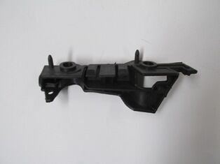 AUDI A4- 08/12; ÖN TAMPON BRAKETİ SAĞ (YAN KULAĞA TAKILAN) (PLASTİK) (TW) 8K0807284