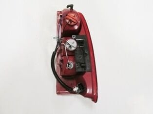 ISUZU D MAX- PICK UP- 07/12; STOP LAMBASI SOL KIRMIZI/BEYAZ (BRAKETLİ) (4X2/4X4) (FAMELLA) 8-97374666-2