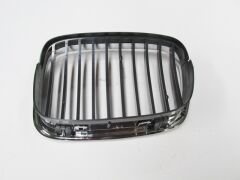 BMW 5 SERI- E39- 01/03; ÖN PANJUR SAĞ NİKELAJLI/SİYAH (TW) 51137005838
