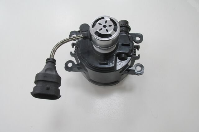PEUGEOT 307- 06/08; SİS LAMBASI SAĞ/SOL AYNI (ADET) LED AMPÜLLÜ 8200074008