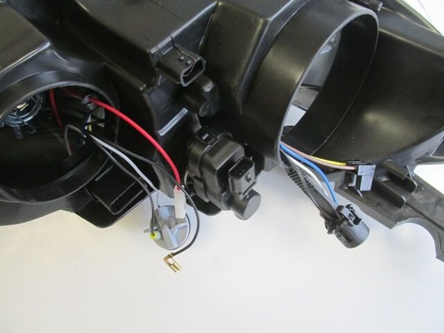 PEUGEOT 301- 13/16; FAR LAMBASI SOL ELEKTRİKLİ/MOTORLU) (H7/H1) (AYFAR) 9675139080