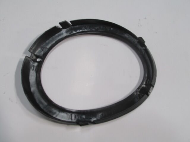 FORD MONDEO- 97/00; SİS LAMBA ÇERÇEVESİ SAĞ SİYAH (TW) 1038060