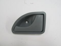RENAULT KANGOO- 98/03; ÖN KAPI İÇ AÇMA KOLU SAĞ GRİ PÜTÜRLÜ 8200259377