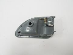 RENAULT TWINGO- 01/02; ÖN KAPI İÇ AÇMA KOLU SOL GRİ PÜTÜRLÜ 8200259376