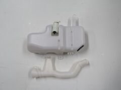 NISSAN SKYSTAR- PICK UP- ND22- 03/12; ÖN CAM SU BİDONU MOTORLU 12 VOLT (BORUSU İLE BİRLİKTE) (CASP) 28910-2S40B