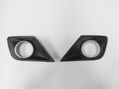 PEUGEOT 207- 09/12; SİS LAMBA KAPAĞI SAĞ/SOL SET (2 PARÇA) SİS DELİKLİ ÇERÇEVESİ GRİ 7452.ZZ