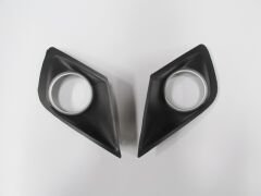 PEUGEOT 207- 09/12; SİS LAMBA KAPAĞI SAĞ/SOL SET (2 PARÇA) SİS DELİKLİ ÇERÇEVESİ GRİ 7452.ZZ