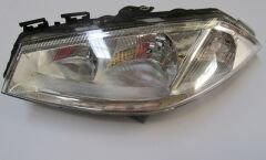 RENAULT MEGANE- 2- 03/06; FAR LAMBASI SOL ELEKTRİKLİ/MOTORSUZ 5FİŞLİ (H1/H7)(MERCEKSİZ)(AYFAR) 7701064018