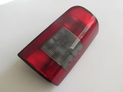 PEUGEOT PARTNER- 96/02; STOP LAMBASI SAĞ KIRMIZI/FÜME (BAGAJ KAPAĞI YUKARIYA AÇILAN TİP) (MARS) 6351.J0