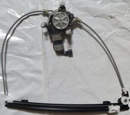 RENAULT CLIO- 2- SD- 98/01; ÖN CAM KRİKOSU SOL ELEKTRİKLİ/MOTORLU (HUSHAN) 7700842247