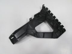 AUDI A6- 05/09; ÖN TAMPON İÇ BAĞLANTI BRAKETİ SAĞ PLASTİK (TW) 4F0807228