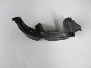 PEUGEOT 301- 17/21; STOP LAMBASI ALT BAĞLANTI BRAKETİ SOL (PLASTİK) 1608729480