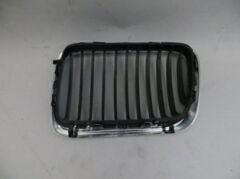 BMW 3 SERI- E36- SD/COUPE- 94/98; ÖN PANJUR SAĞ SİYAH/NİKELAJ ÇERÇEVELİ (TYG) 51138195152