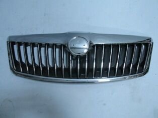 SKODA OCTAVIA- 10/12; ÖN PANJUR (NİKELAJ ÇERÇEVELİ/İÇ PETEKLERİ SİYAH/NİKELAJLI) (TW-Y) 1Z0853668A