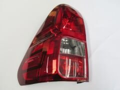 TOYOTA HILUX- PICK UP- 15/19; STOP LAMBASI SOL KIRMIZI/BEYAZ (CASP) (E MARKLI) 81550-0K260