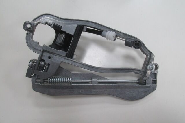 BMW X5- E53- 00/03/04/06; ÖN KAPI DIŞ AÇMA KOL MEKANİZMASI SOL A51218243615