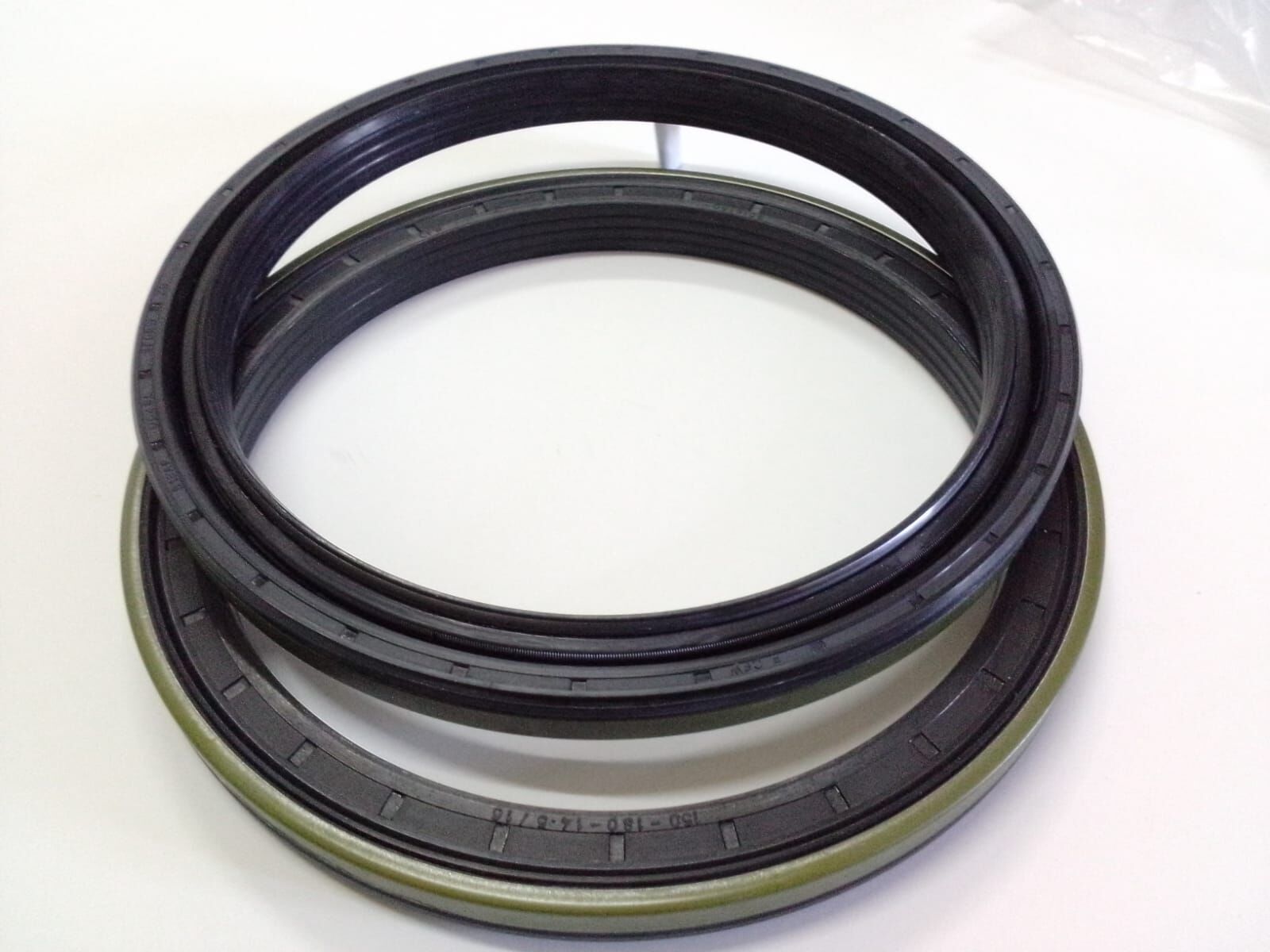 12018035  150X180X14.5/16 RWDR-KASSETTE NBR CORTECO PORYA KEÇESİ *ÖN* CARRARO, CASE, CLAAS, DANA, FENDT, JOHN DEERE, MASSEY FERGUSON, VOLVO, RENAULT, BAŞAK TRAKTÖR 047702 331-8538