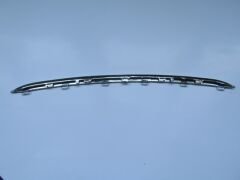 FIAT LINEA- 12/17; ÖN PANJUR ORTA ALT ÇITASI UZUN NİKELAJLI (EUROBUMP) 735548052