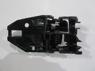 MITSUBISHI LANCER- 04/08; ÖN KAPI İÇ AÇMA KOLU SOL SİYAH (PÜTÜRLÜ TİP) (HUSHAN) MR627180