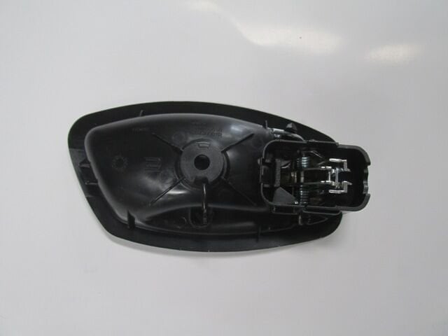 RENAULT MEGANE- 3- HB- 14/15; ÖN KAPI İÇ AÇMA KOLU SOL NİKELAJLI 826733790R