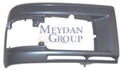 NISSAN URVAN- MİNİBÜS- E24- 98/99; FAR ÇERÇEVESİ SAĞ SİYAH 62410-01N01