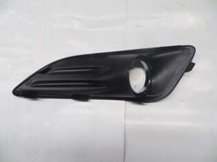 FORD FIESTA- 13/17; SİS LAMBA KAPAĞI SAĞ SİYAH (SİS DELİĞİ NİKELAJ ÇERÇEVELİ) (TYG) C1BJ15A222AA