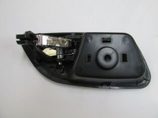 CHEVROLET CRUZE- 09/14; ÖN KAPI İÇ AÇMA KOLU SOL SİYAH ELCEĞİ NİKELAJLI (HUSHAN) 95015602