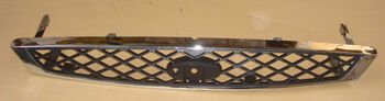 FORD FOCUS- SD/HB- 02/05; ÖN PANJUR NİKELAJLI (İÇ PETEK SİYAH)(BAKLAVA DESENLİ) (TÜV) (TYG) 1212270