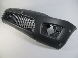 MITSUBISHI L200- PICK UP- 10/13; ÖN TAMPON (SİS DELİKLİ/TAMPON PANJURLU (4X2 TEK KABİN)(FPI) 6400C684ZZT