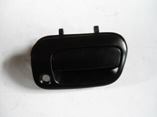 TOYOTA RAV4- 01/04; ARKA BAGAJ KAPAĞI DIŞ AÇMA KOLU SİYAH (ANAHTAR DELİKLİ) (HUSHAN) 69090-42050