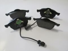 AUDI A4- 95/99; ÖN FREN BALATASI 1,8/1,9TDI/2,4/2,5TDI/2,6 (2KABLOLU)(DİSK)(156,4X73,8X19,5)(FMK) 4A0698151A