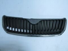 SKODA SUPERB- 09/12; ÖN PANJUR SİYAH (İÇ PETEKLERİ SİYAH/ÇERÇEVESİ NİKELAJLI) (TW-Y) 3T0853668A