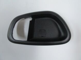 HYUNDAI I10- 08/11; ÖN KAPI İÇ AÇMA KOLU ÇERÇEVESİ SAĞ SİYAH 82621-0X0004X