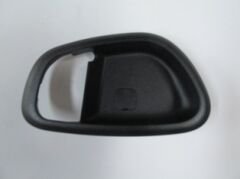HYUNDAI I10- 08/11; ÖN KAPI İÇ AÇMA KOLU ÇERÇEVESİ SAĞ SİYAH 82621-0X0004X