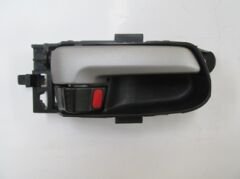 SUZUKI GRAND VITARA- 06/12; ÖN KAPI İÇ AÇMA KOLU SAĞ SİYAH (ELCEĞİ GÜMÜŞ GRİ) (HUSHAN) 83110-65J10-BWJ