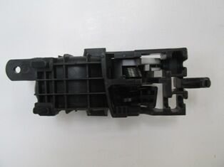 SUZUKI GRAND VITARA- 06/12; ÖN KAPI İÇ AÇMA KOLU SAĞ SİYAH (ELCEĞİ GÜMÜŞ GRİ) (HUSHAN) 83110-65J10-BWJ