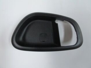 HYUNDAI I10- 08/11; ÖN KAPI İÇ AÇMA KOLU ÇERÇEVESİ SOL SİYAH 82611-0X0004X
