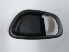 HYUNDAI I10- 08/11; ÖN KAPI İÇ AÇMA KOLU ÇERÇEVESİ SOL SİYAH 82611-0X0004X