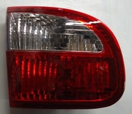 DAEWOO LANOS- HB- 97/00; İÇ STOP LAMBASI SOL KIRMIZI/BEYAZ (FAMELLA) 96500239