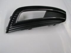 AUDI A4- 13/15; SİS LAMBA KAPAĞI SAĞ SİS DELİKLİ (NİKELAJ ÇITALI) 8K0807682B