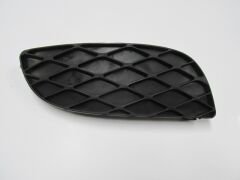 TOYOTA YARIS- 02/06; SİS LAMBA KAPAĞI SAĞ (SİS DELİKSİZ) (DAMLA GÖZLÜ)(EUROBUMP) 52127-0D050