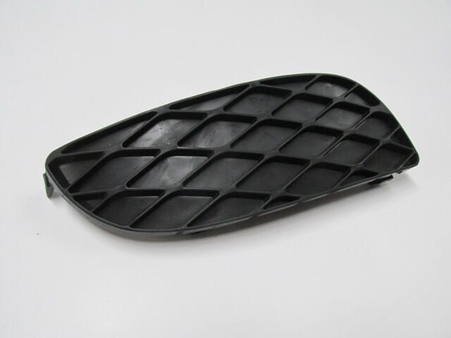 TOYOTA YARIS- 02/06; SİS LAMBA KAPAĞI SAĞ (SİS DELİKSİZ) (DAMLA GÖZLÜ)(EUROBUMP) 52127-0D050